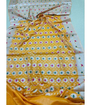 Gold Pure Banarasi Silk All Over Rich Zari Resham Weaved Pallu Border With Tassels Saree